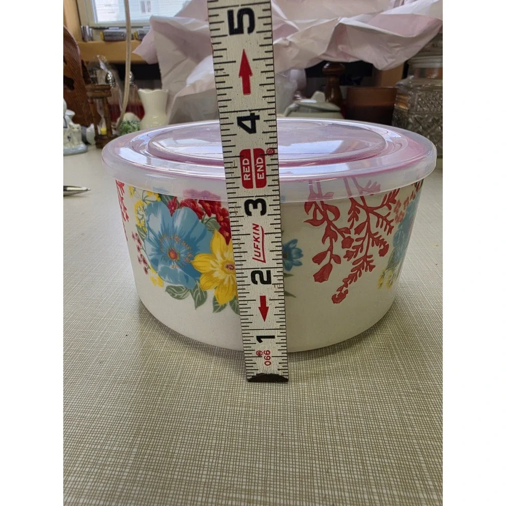 The pioneer woman fancy flourish bowl with lid